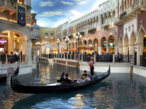 vegas casino with gondola